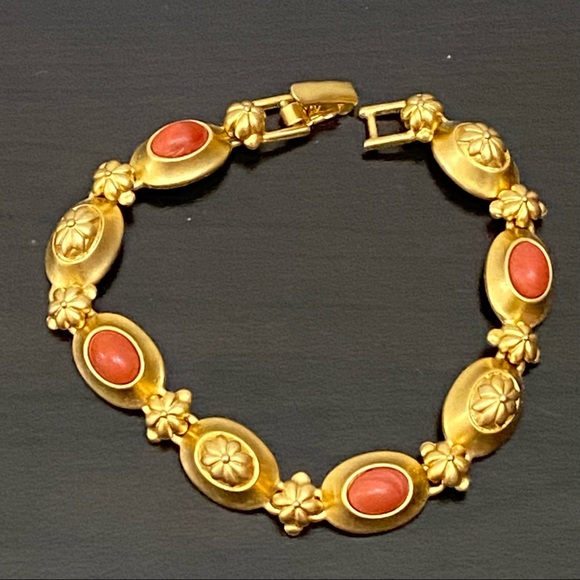 Vintage MONET Signed Coral Orange Cabochon Gold-tone Link Bracelet - Picture 2 of 12